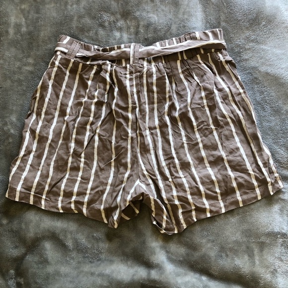 5 One 5 Women’s Taupe and white nautical stripe shorts size small - Picture 6 of 7
